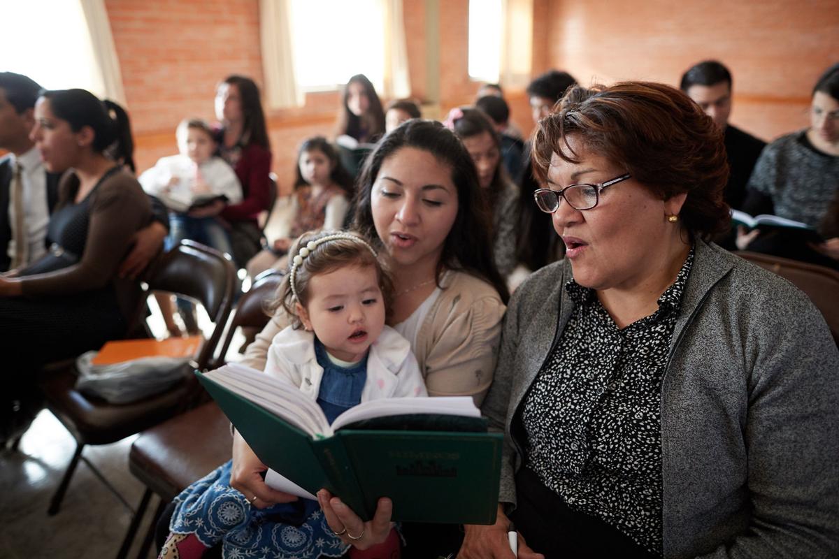 LDS congrgation singing hymns